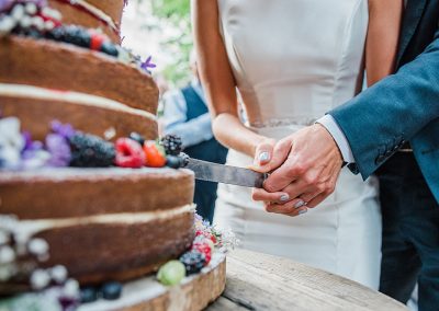 Nick and Jade cutting the wedding cake at the Gipsy Queen Pub